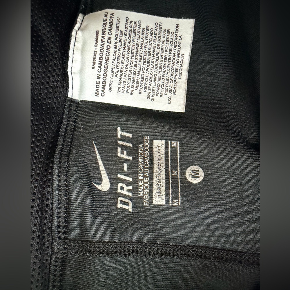 Nike DryFit Tennis Skirt w/Built-in Shorts, Platinum/Black, - Picture 9 of 10